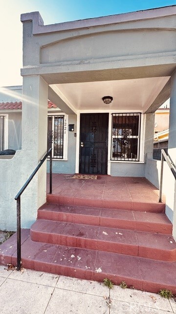 Building Photo - 1221 W 59th St