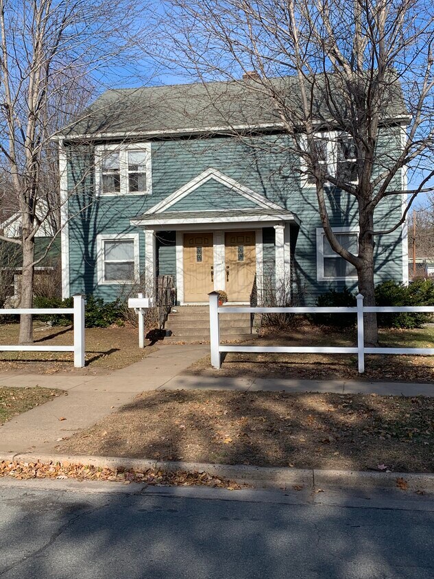 Primary Photo - 612 Summit Ave