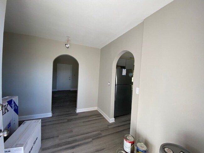 Building Photo - New remodeled 2 bedroom 1 bath Beautiful, ...