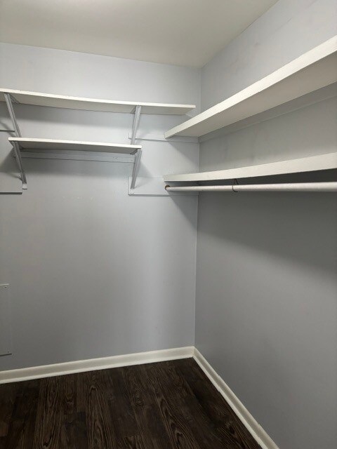 Amplio vestidor - 2601 Hillsboro Pike