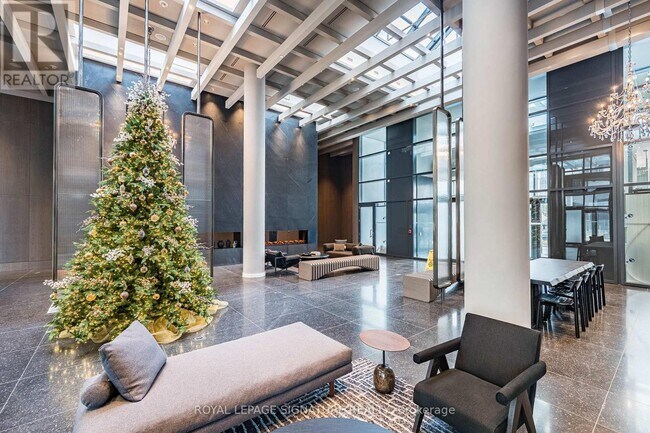 Photo du bâtiment - 8 Interchange Wy