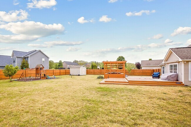 Building Photo - Charming Home with a lot to offer