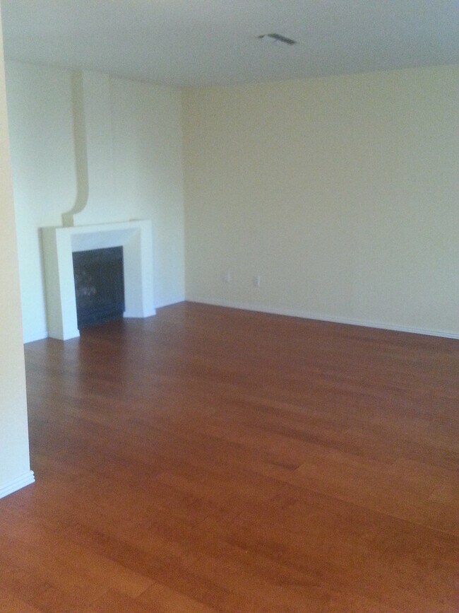 Building Photo - Duplex!