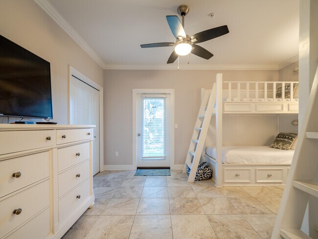 Foto del edificio - 257 Driftwood Rd