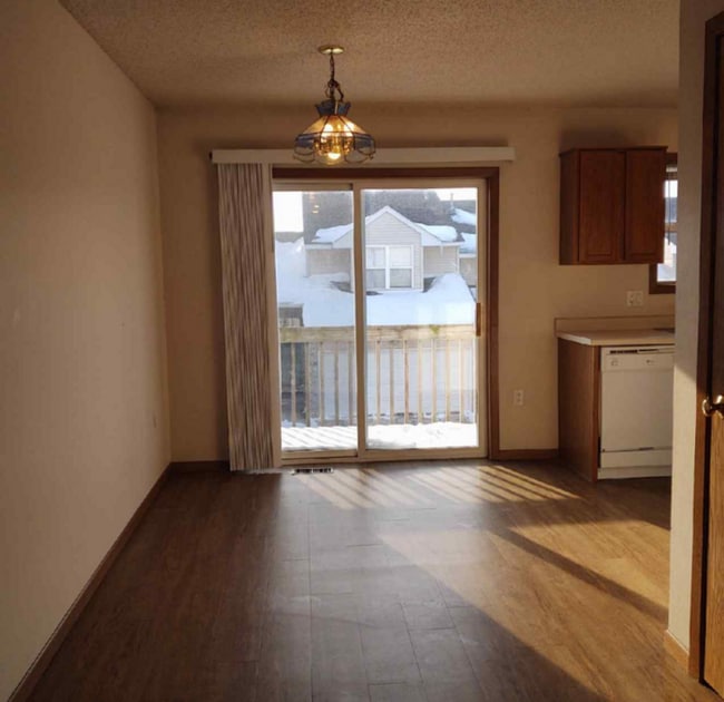 Building Photo - $1,495 | 2 Bedroom, 2.5 Bathroom Town Home | Pet Friendly* | Available for August 1st, 2026 Move In!
