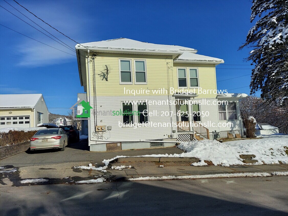 16 Oxford St Unit 2, Augusta, ME 04330 Room for Rent in Augusta, ME