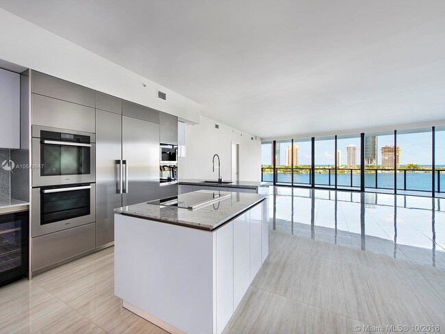 Building Photo - 5000 Island Estates Dr