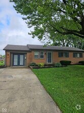 Building Photo - 748 Maple Ln