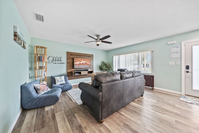 Building Photo - 456 Barrello Ln