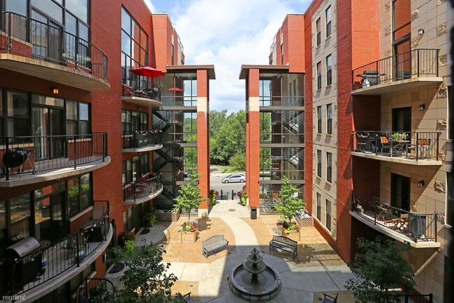 Building Photo - 2609 W Belmont Ave