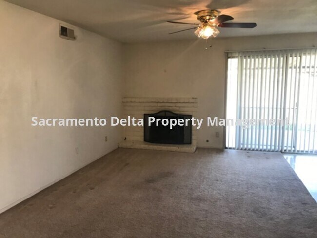 Foto del edificio - 7611 Bierston St