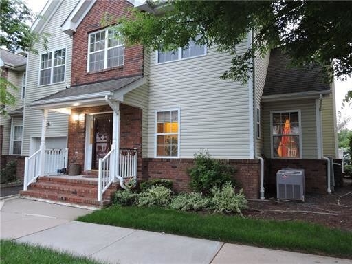 Building Photo - 271 Pinelli Dr