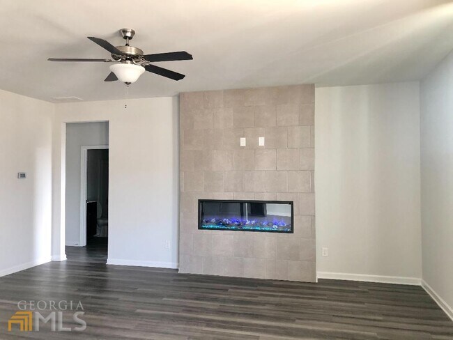 Foto del edificio - 3329 Long Creek Dr