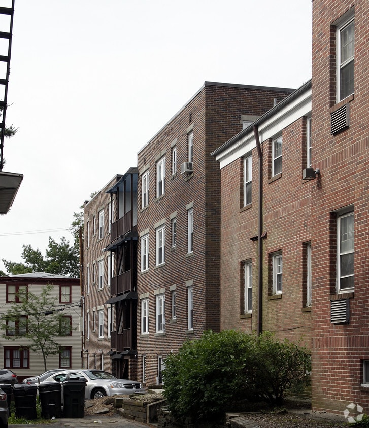 Building Photo - 381 Ives St