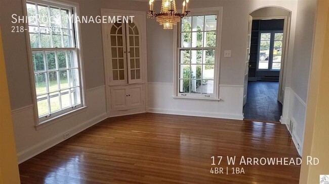 Foto del edificio - 17 W Arrowhead Rd