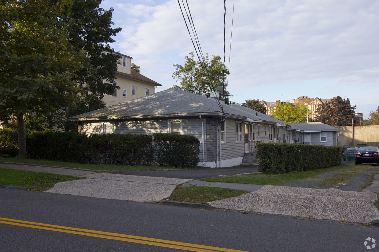 41 Davis Ave, White Plains, NY 10605 Apartments in White Plains, NY