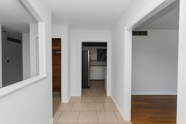 Entry way - 6409 E Farmview St