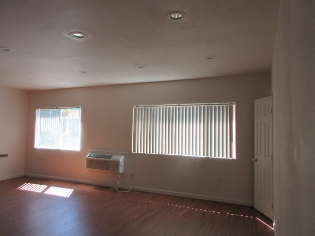 Foto del edificio - 5130 Yarmouth Ave