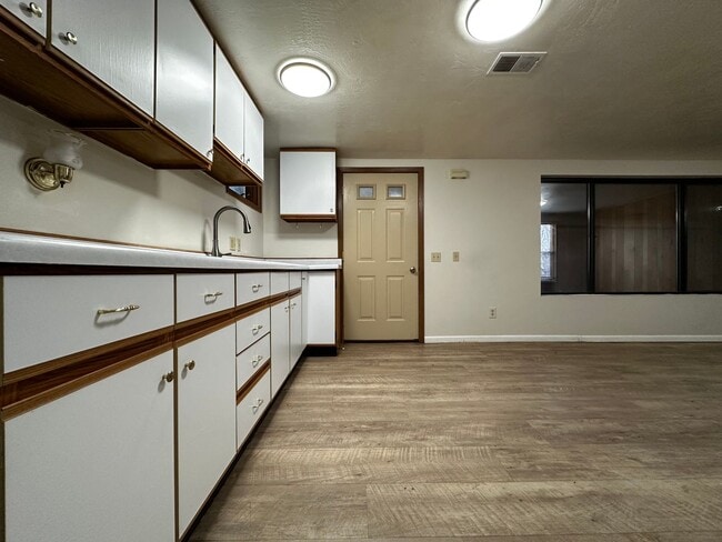 Foto del edificio - E432 Bay Ln