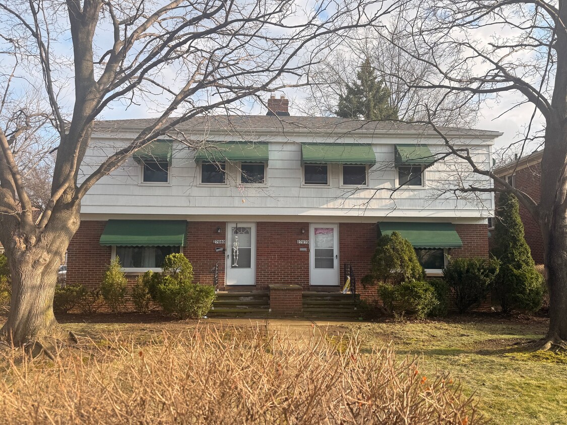 Photo - 27070 Lakeshore Blvd (Euclid, OH)