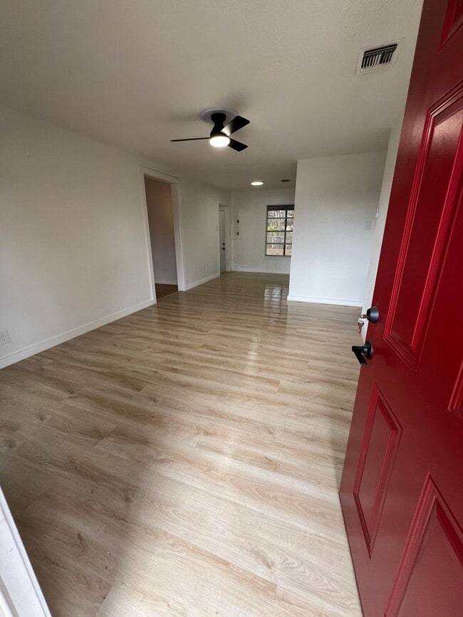 Building Photo - BEAUTIFUL HOME IN SAN ANTONIO TX. MOVE IN READY!.