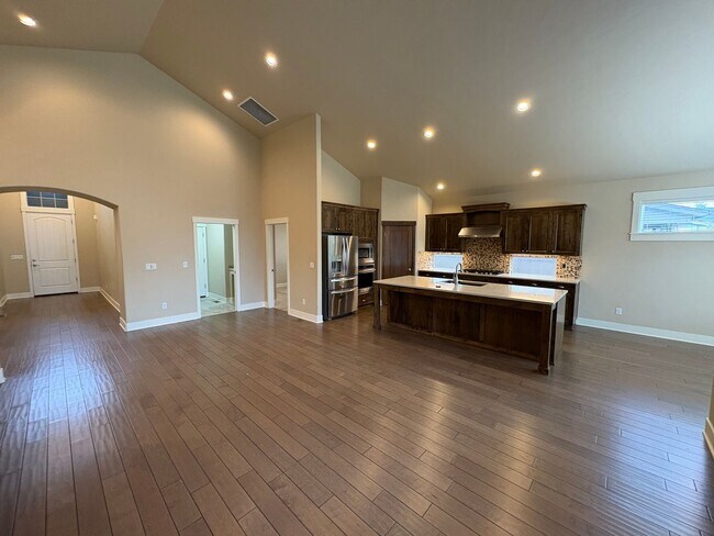 Foto del edificio - Beautiful 3 Bed/3 Bath Single Level Home i...
