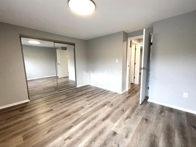 Building Photo - 1046 Merrimar Cir N