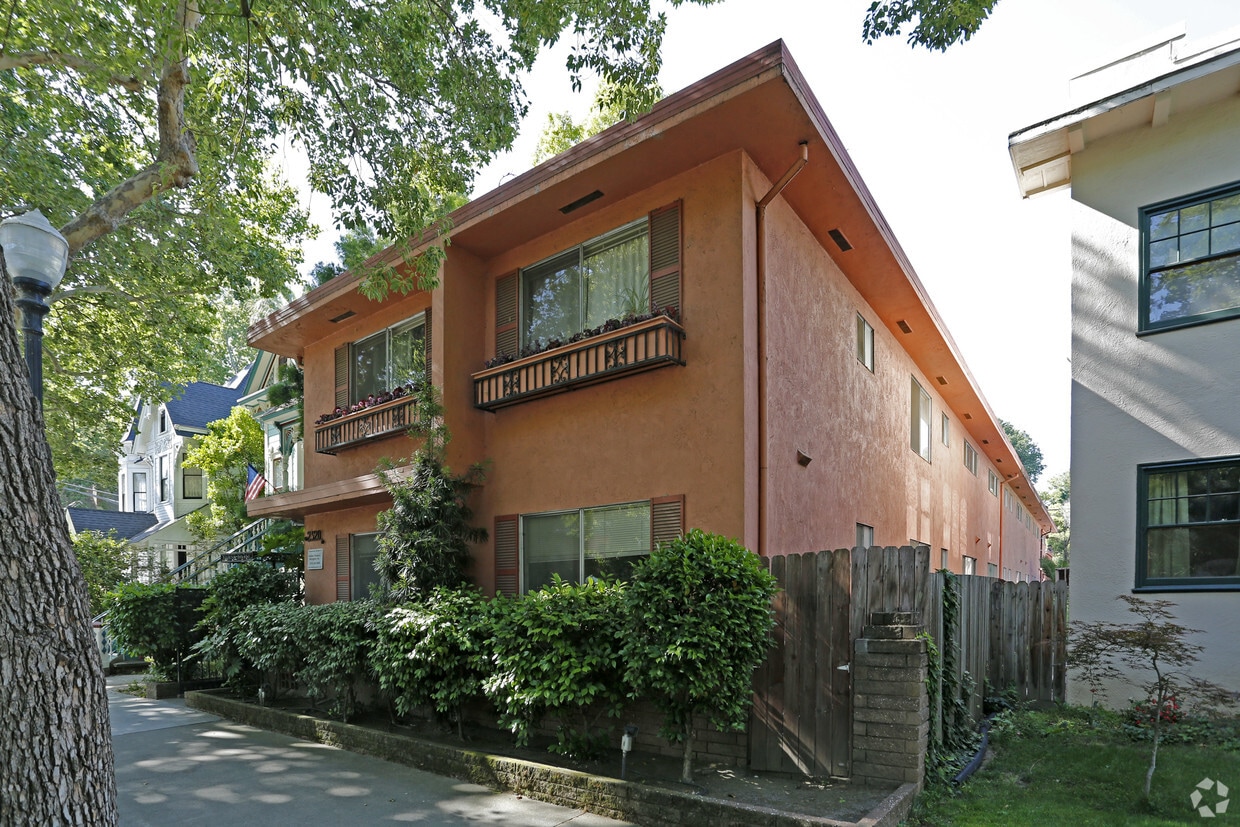 Building Photo - 2320 H St