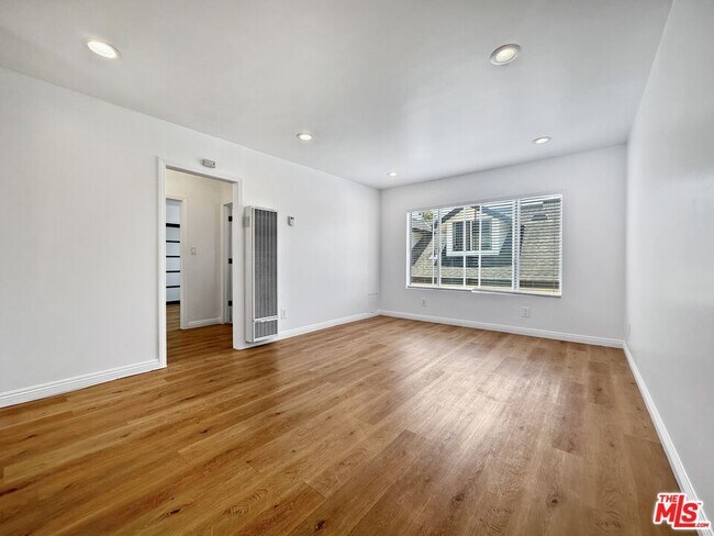 Foto del edificio - 2841 S Sycamore Ave