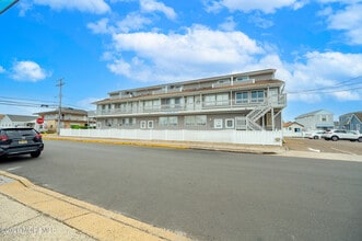 Building Photo - 1713 Boulevard