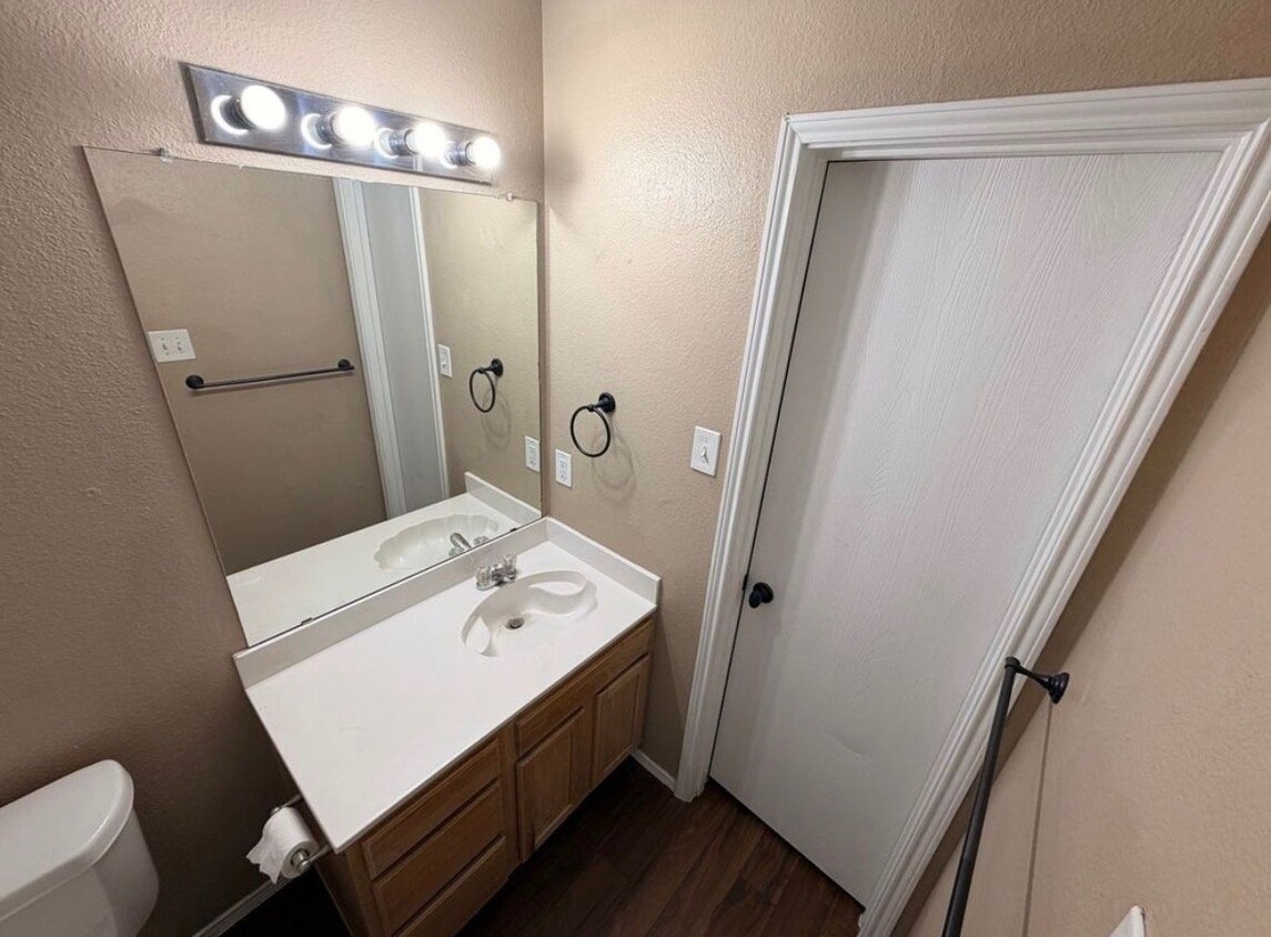 Building Photo - 10504 Aransas Dr