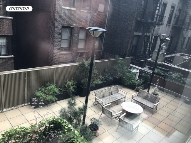 Foto del edificio - 121 E 23rd St