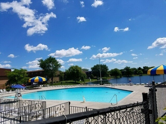 Foto del edificio - 9442 Bay Colony Dr