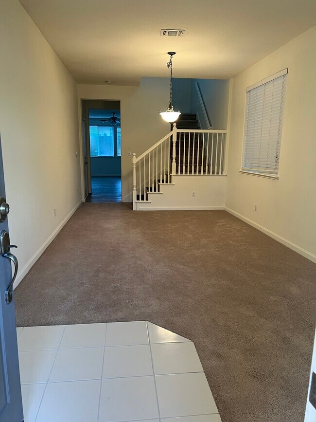 Building Photo - 252 Crescent Moon Dr
