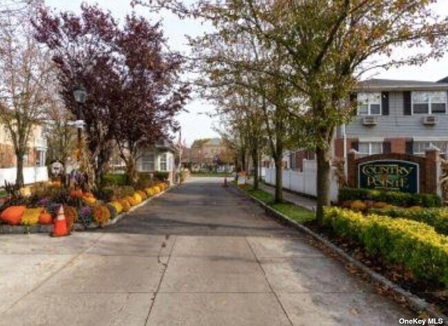 Foto del edificio - 82-98-98 Country Pointe Cir
