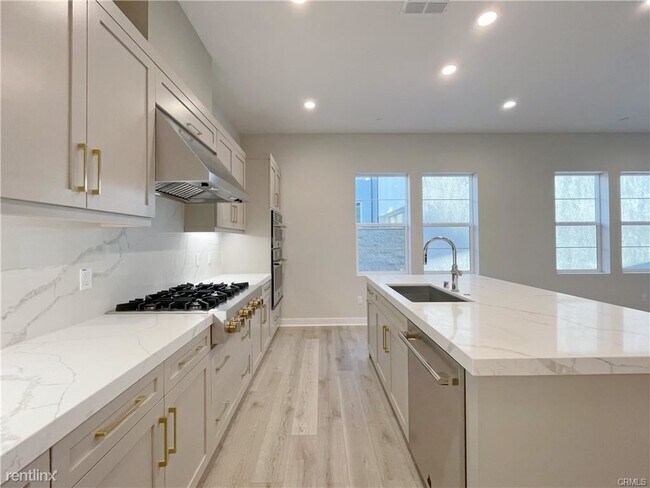 Foto del edificio - 4 br, 4 bath House - 140 Holliston