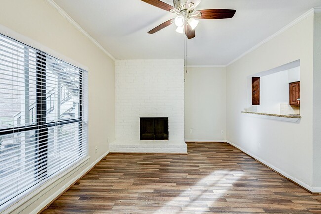Building Photo - Charming condo in Galleria area! Fridge/Wa...