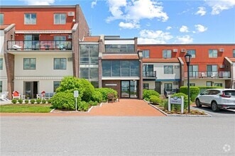 Building Photo - 304 America Way