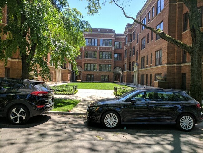 Foto del edificio - 3011 W Logan Blvd