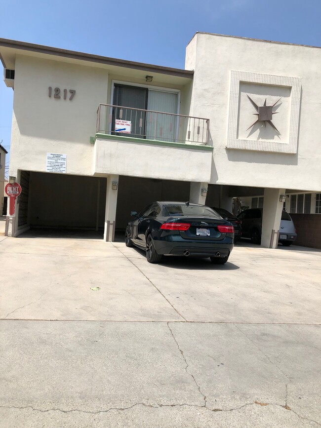 tandem parking in front and balcony - 1217 S Orange Grove Ave