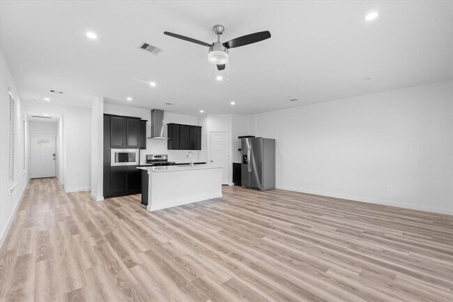 Foto del edificio - 3213 Crown Gate Dr