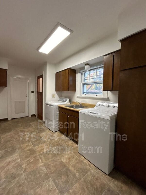 Building Photo - 901 Walker Ave