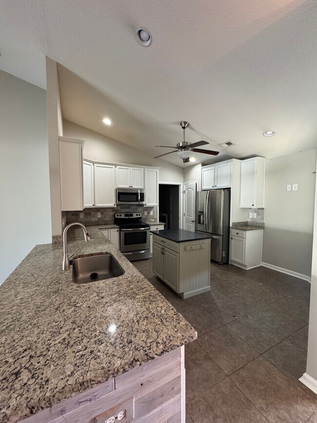 Foto del edificio - 661 Old Castle Loop