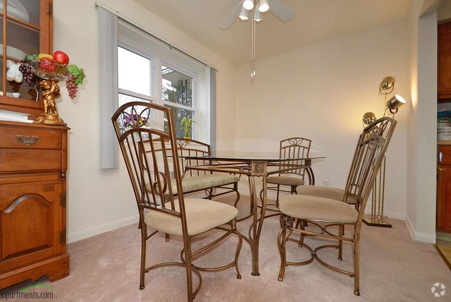 Dining Room - Devonshire Park Apartments