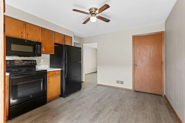 Building Photo - 2414/2416 East Newberry Street - 2416