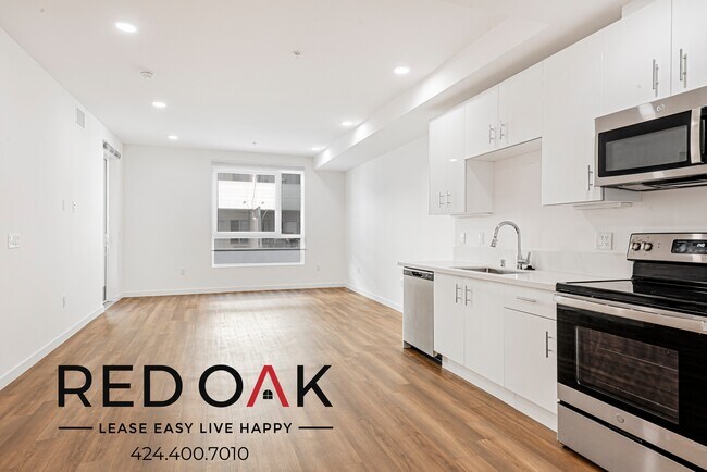 Foto del edificio - Sun-Drenched One Bedroom with Beautiful Fl...