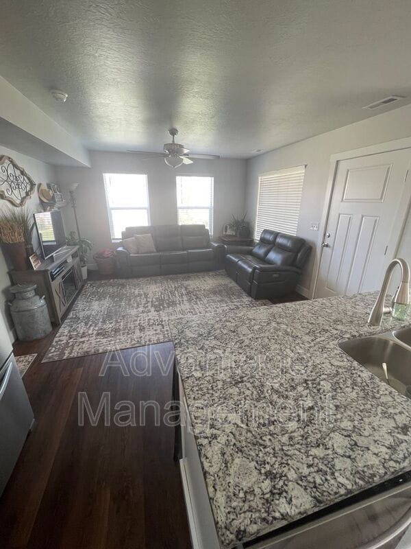 Foto del edificio - 1010 N 20 E