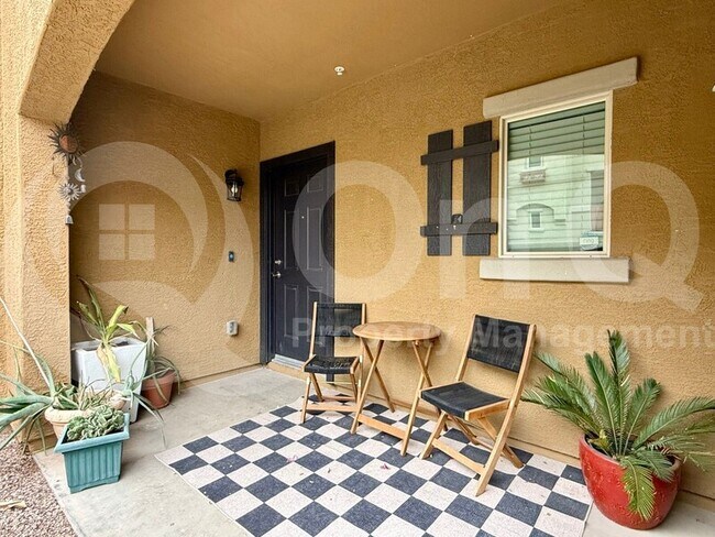 Foto del edificio - 240 W Juniper Ave