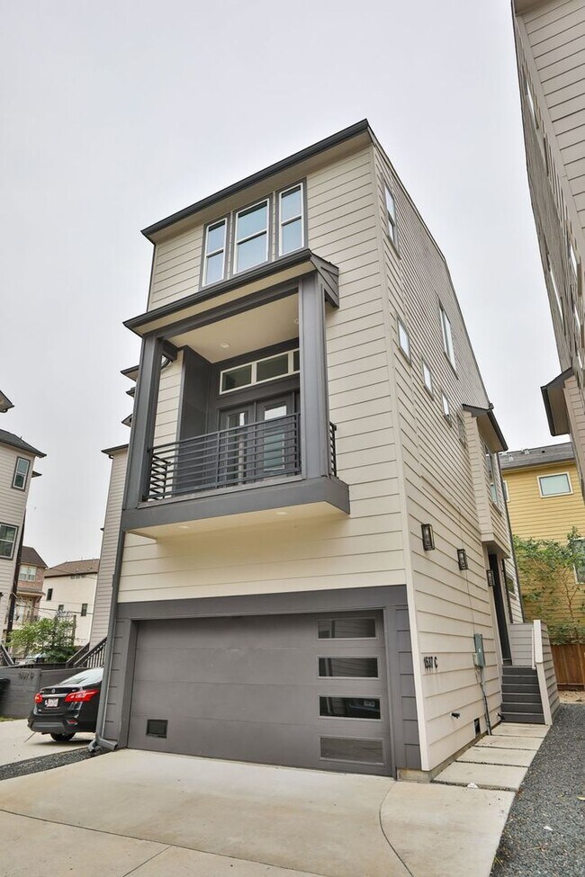 Photo - For Lease | 3 Bed, 2 Bath | 2,139 Sq Ft | Greater Heights | House