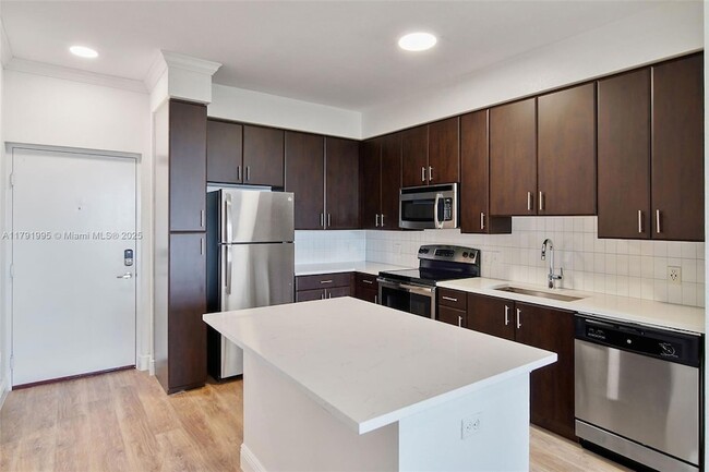 Foto del edificio - 10170 SW 7th St